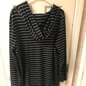 Black and white striped dress. Size 2X. New without tags. Excellent condition!
